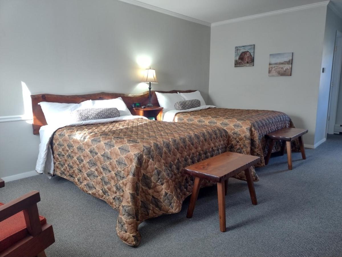 Hotel The At West River 2*